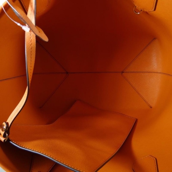 2pcs NWT Michael kors Reversible tote+Wristlet - Picture 2 of 3